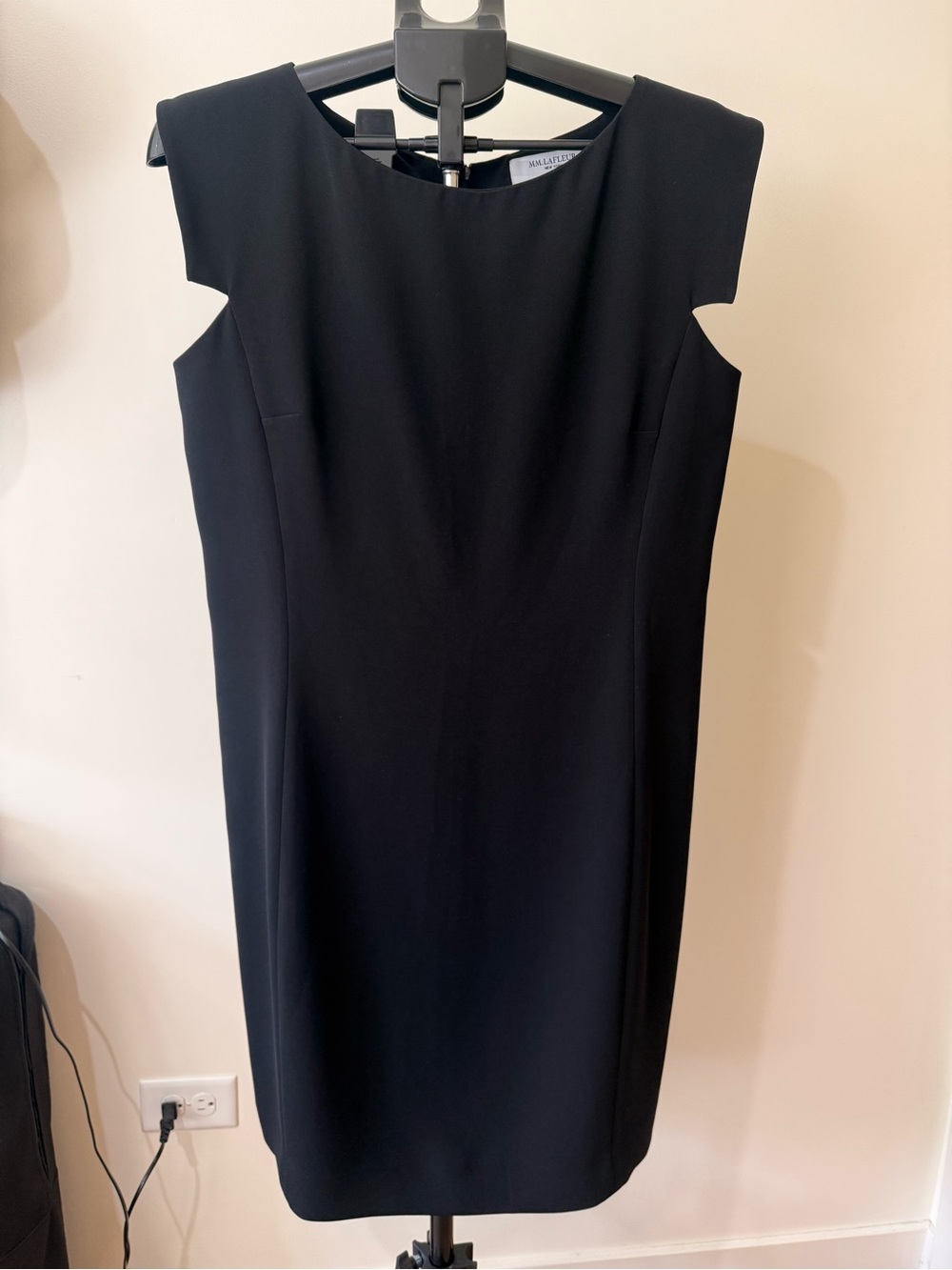 MM.LaFleur Black Cap-Sleeve Sheath Dress